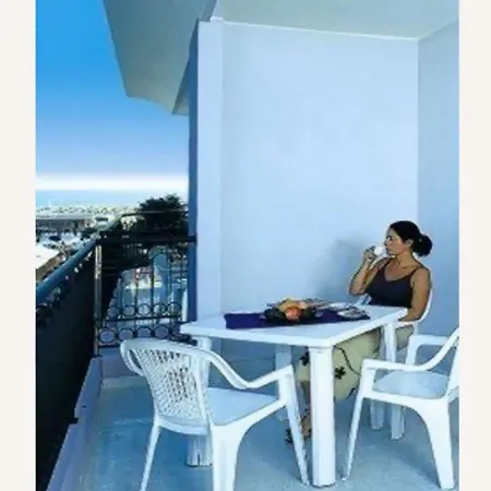 Апартаменти Stylish With Gorgeous Pool-beahost *